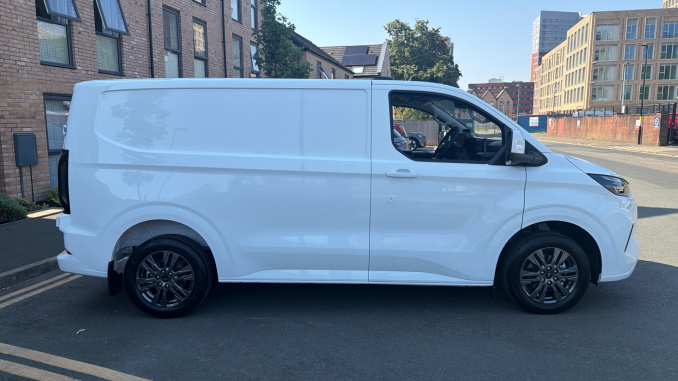 Ford Transit Custom 320 L1 Diesel Fwd 2.0 EcoBlue 136ps H1 Van Limited Auto - Image 9